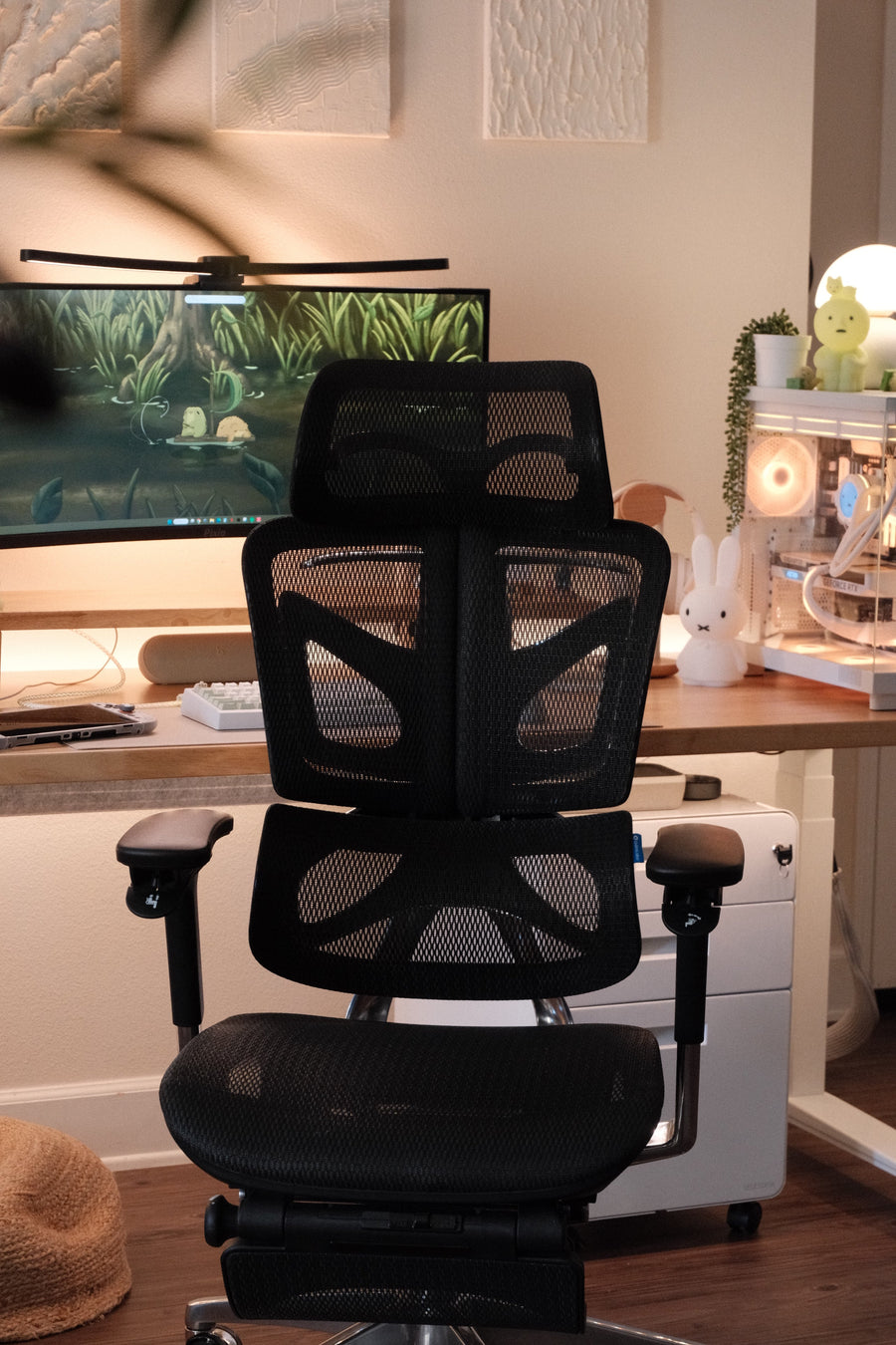 Black OdinLake office chair with armrests in front of a home-office desk